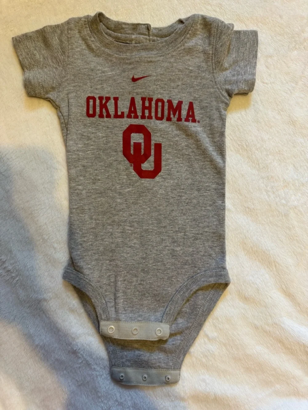 Bundle of 3: 6-9 months Baby Bodysuits - Picture 2 of 6